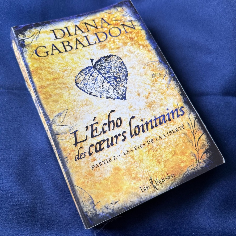 L'écho des cœurs lointains Book with Leaf Design. DIANA GABALDON